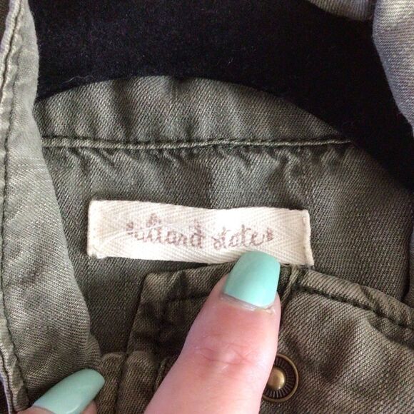 Woman’s Altar’d State Army Green Utility Full Zip Sleeveless Vest Size Small - Picture 5 of 6